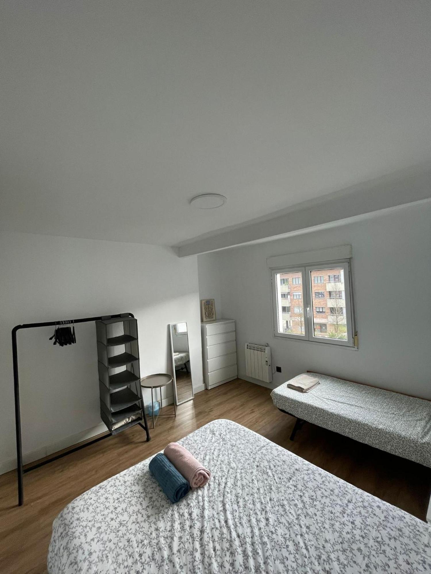Cozy Apartment 6' From San Sebastian + Parking Usurbil Bagian luar foto