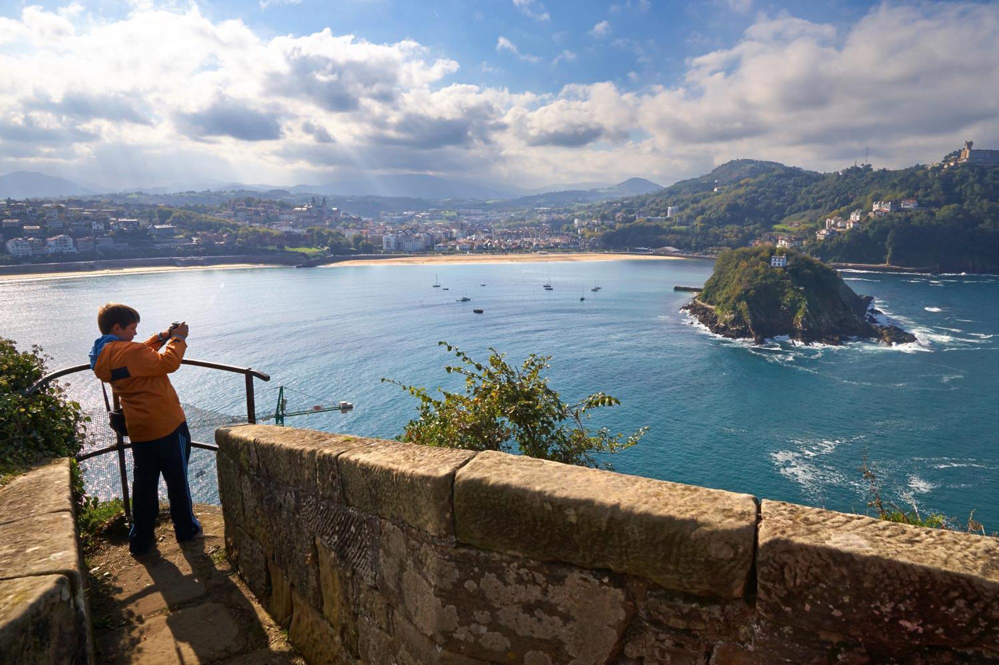 Cozy Apartment 6' From San Sebastian + Parking Usurbil Bagian luar foto